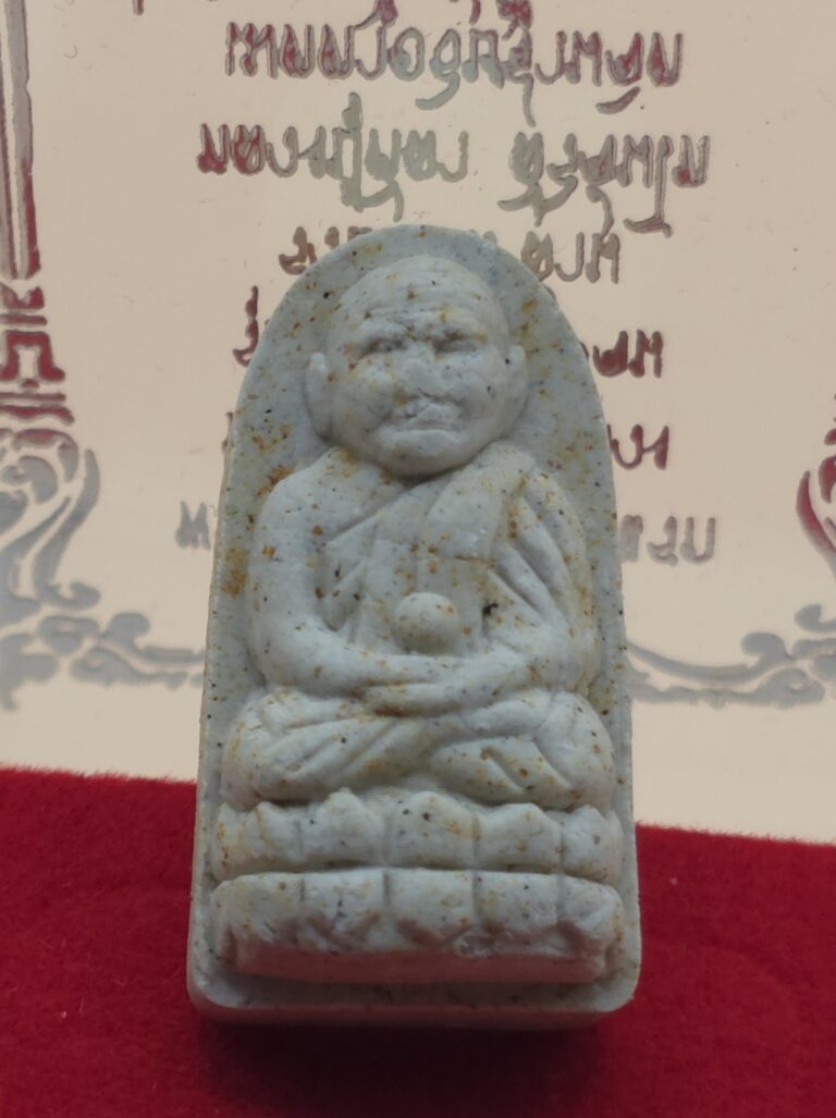 หลวงปู่ทวด เนื้อผงว่านขาว เปิดโลกพระธาตุพนม” รุ่นปลดหนี้ชนะจนรวยล้านล้าน ปี2569
