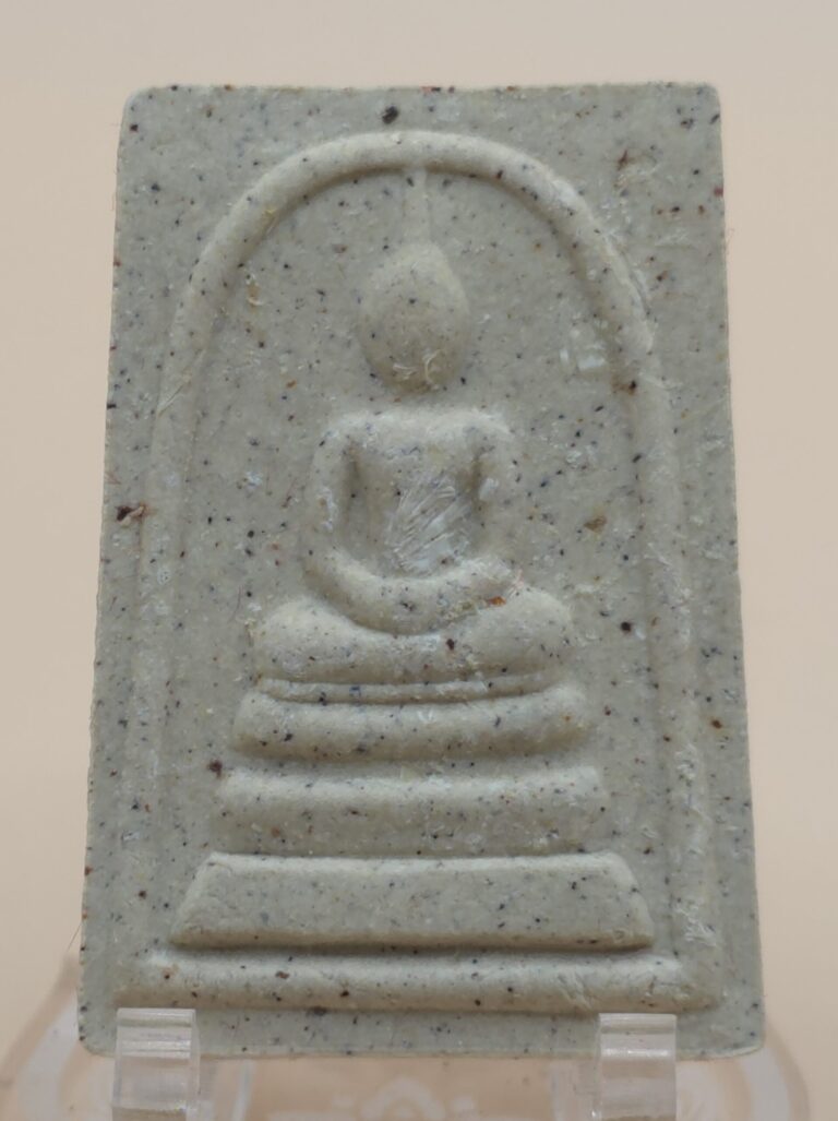 พระสมเด็จเหนือดวง เนื้อผงมวลสารเกสร รุ่น สมปรารถนาธรรมดา วัดไตรมิตรวิทยาราม ปี 2567