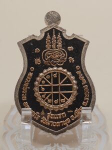 เหรียญท้าวเวสสุวรรณ เนื้อทองเเดงลงยา รุ่นรวยเหนือดวง หลวงพ่อรวย อคฺคสาโร วัดมาบตาพุด จ.ระยอง ปี พ.ศ. 2565 2