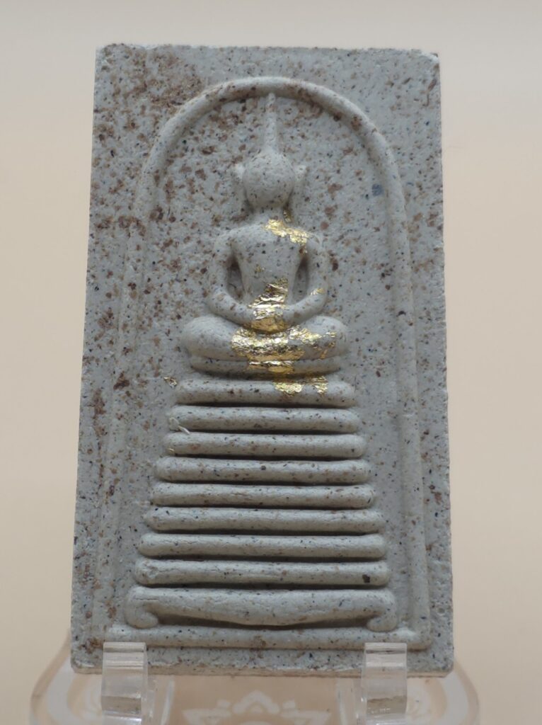 พระสมเด็จญสส.100 ปี พิมพ์พระสมเด็จ 9 ชั้น ปี2556 (ว่านเกสร108 องค์ขาว)