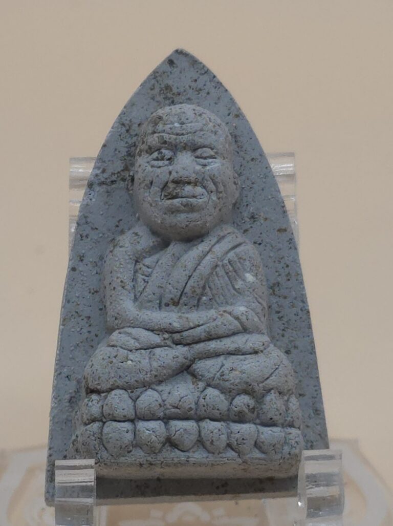 หลวงปู่ทวด รุ่นบูชาครู พิมพ์ เตารีด หลวงปู่ศิลา วัดห้วยมงคล ปี 2564